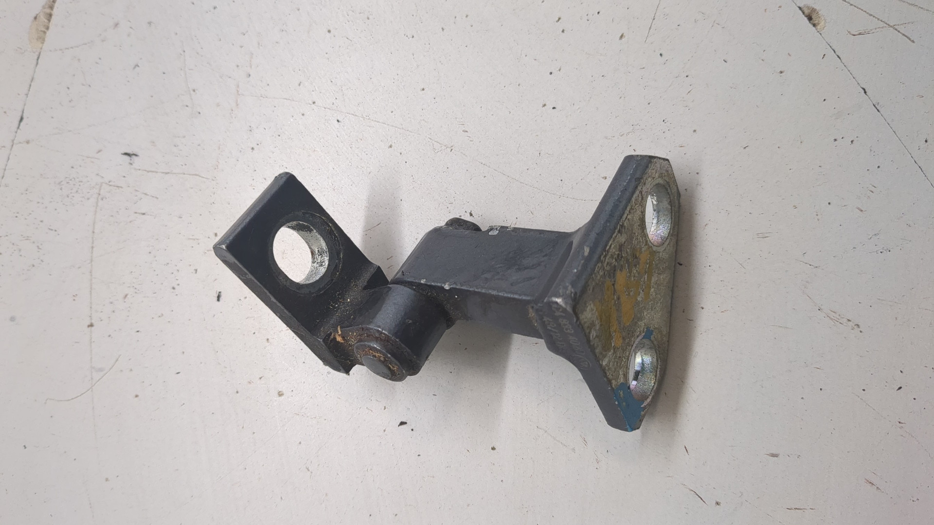 Петля двери