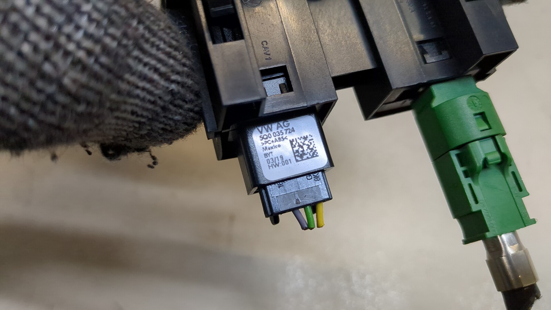 Гнездо AUX / USB IN