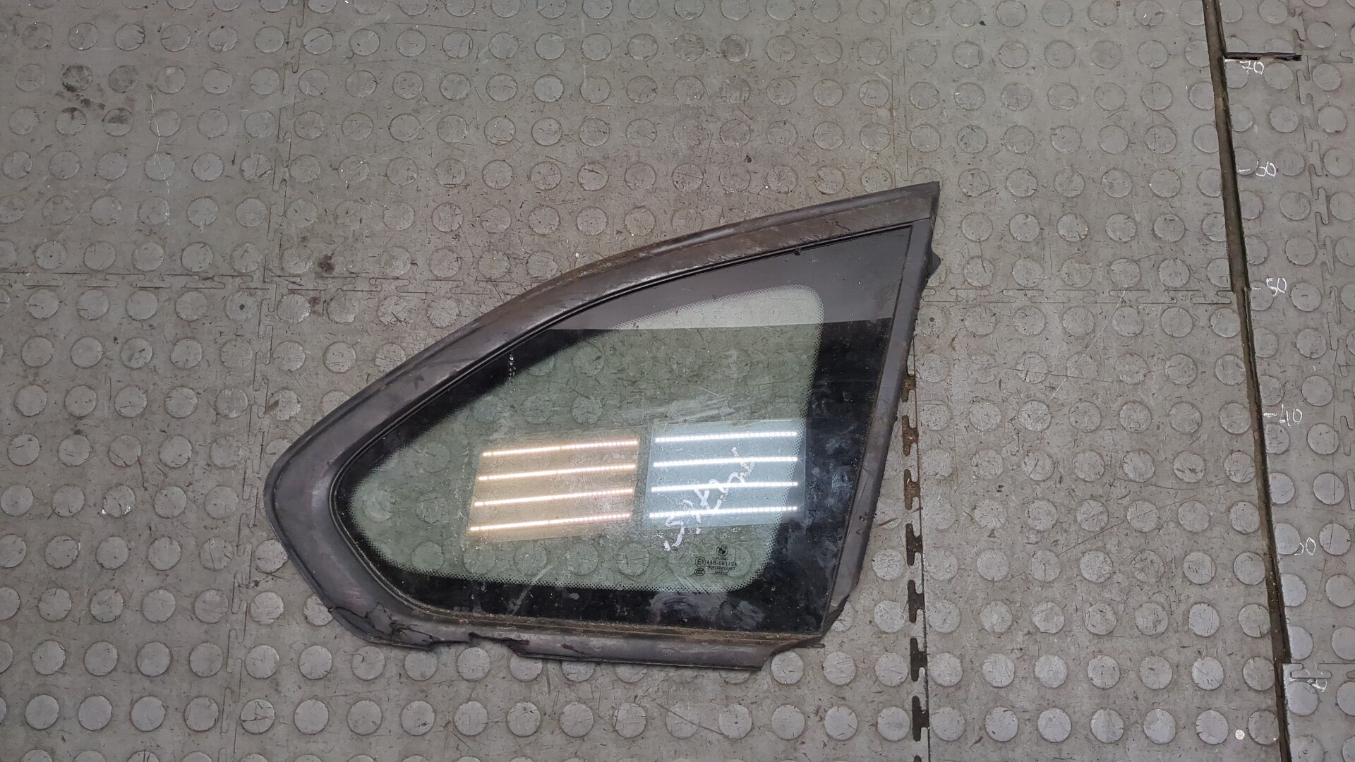 Стекло кузовное глухое правое