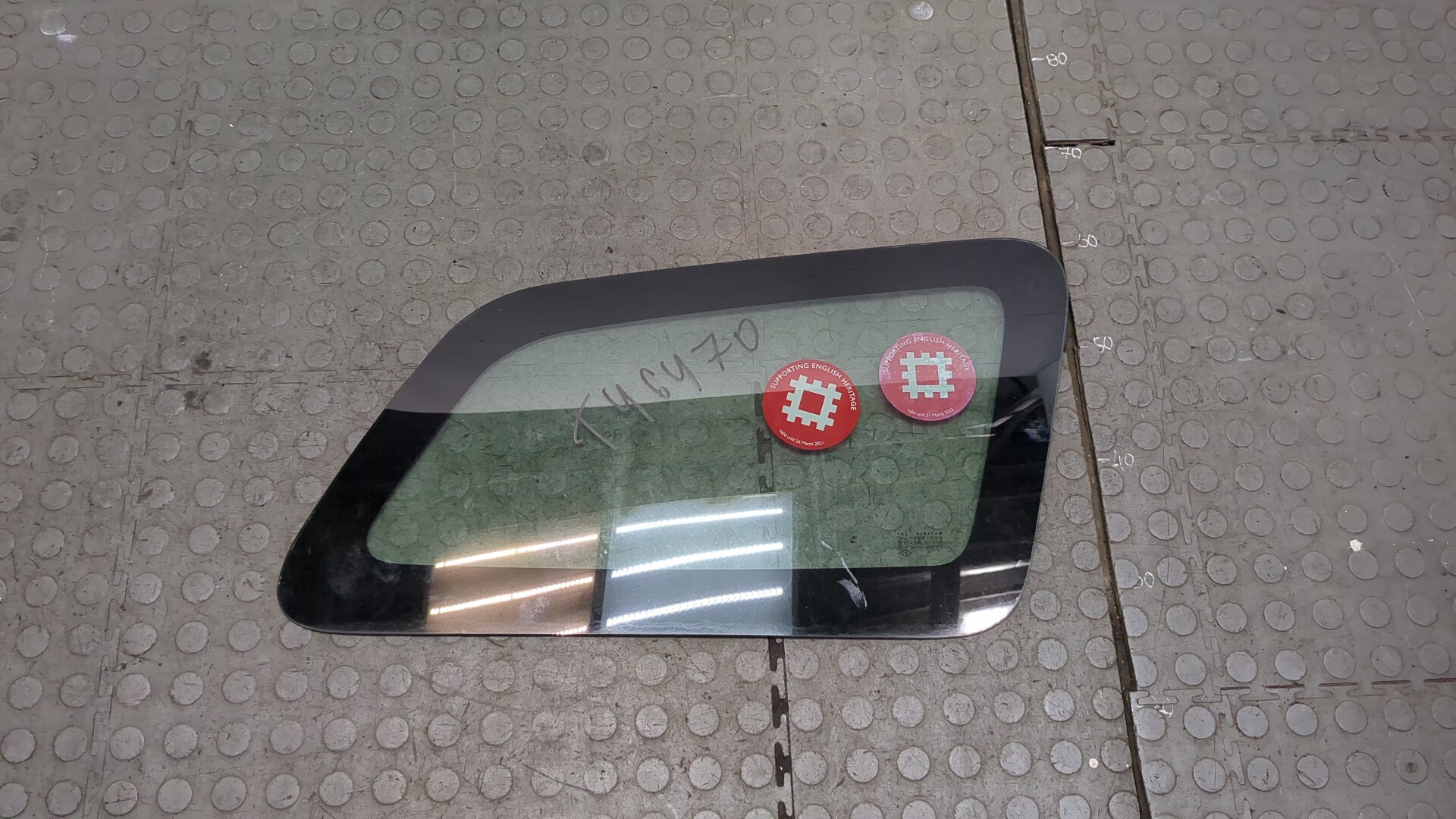 Стекло кузовное глухое правое