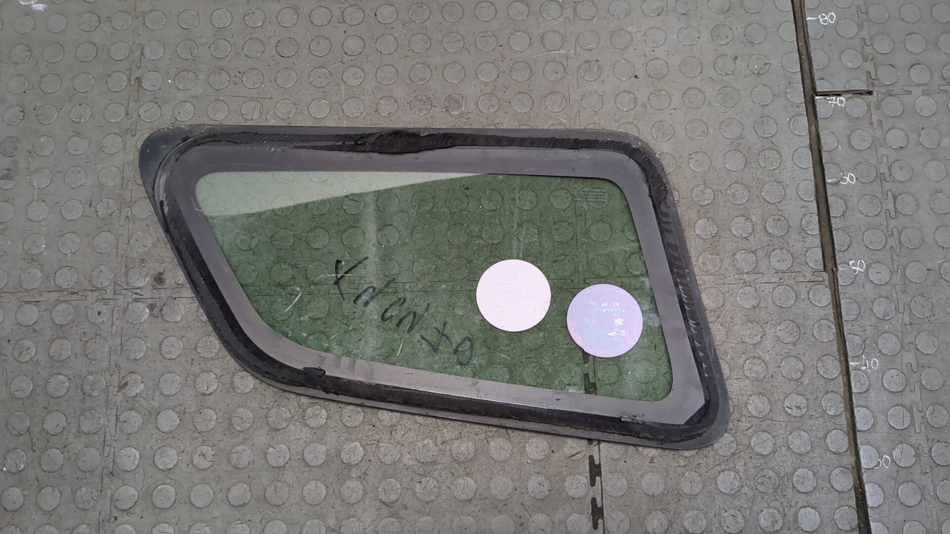 Стекло кузовное глухое правое