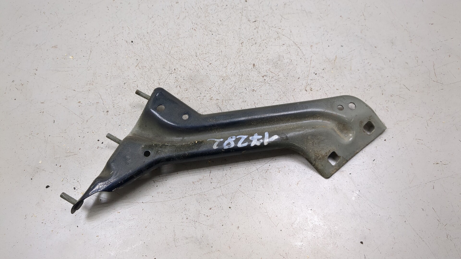 Кронштейн крепления крыла