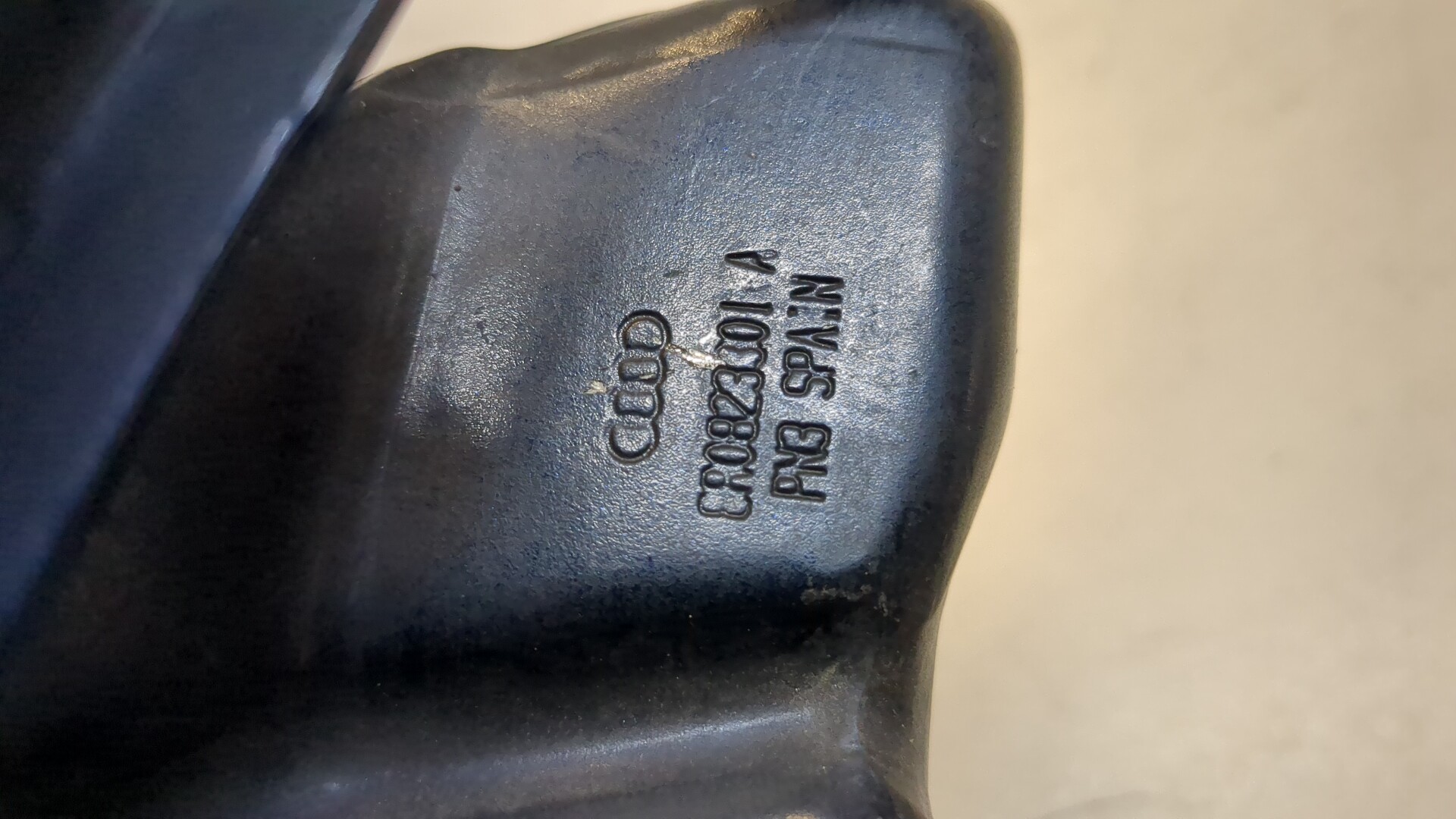 Петля капота левая