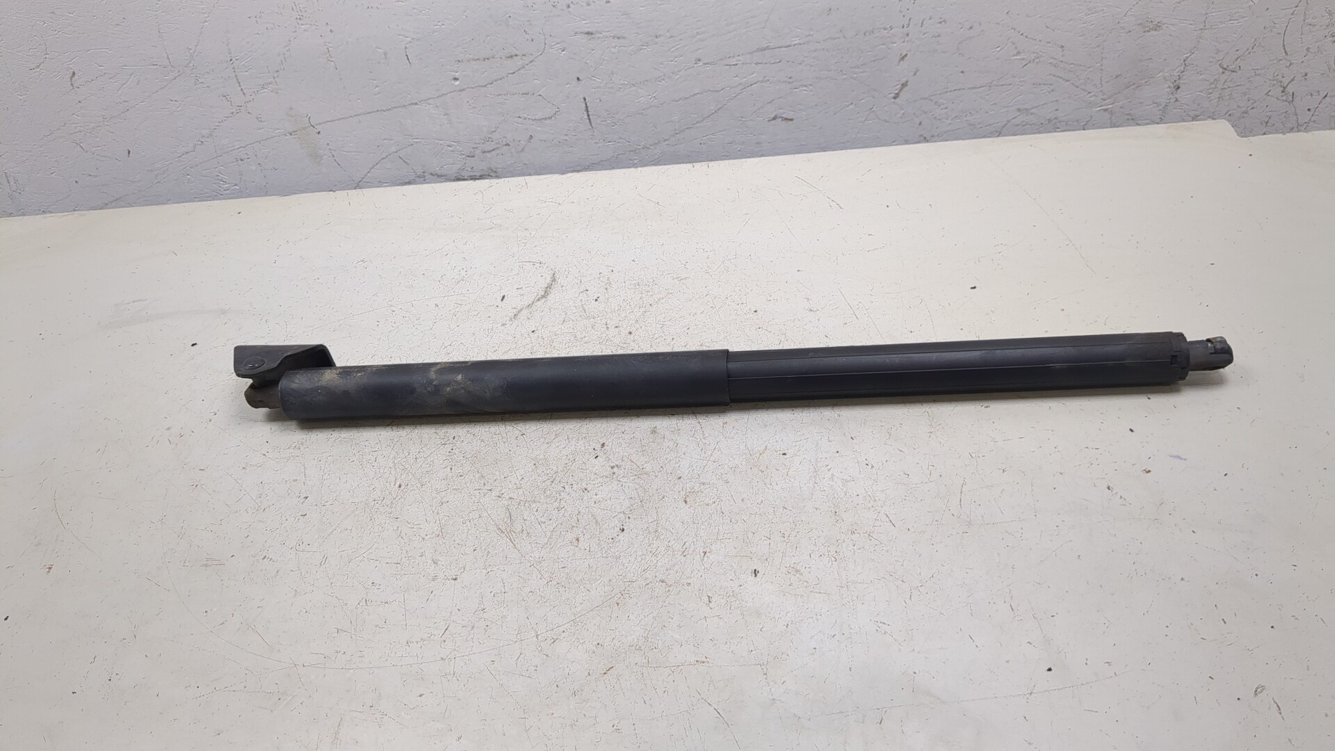 Амортизатор крышки багажника