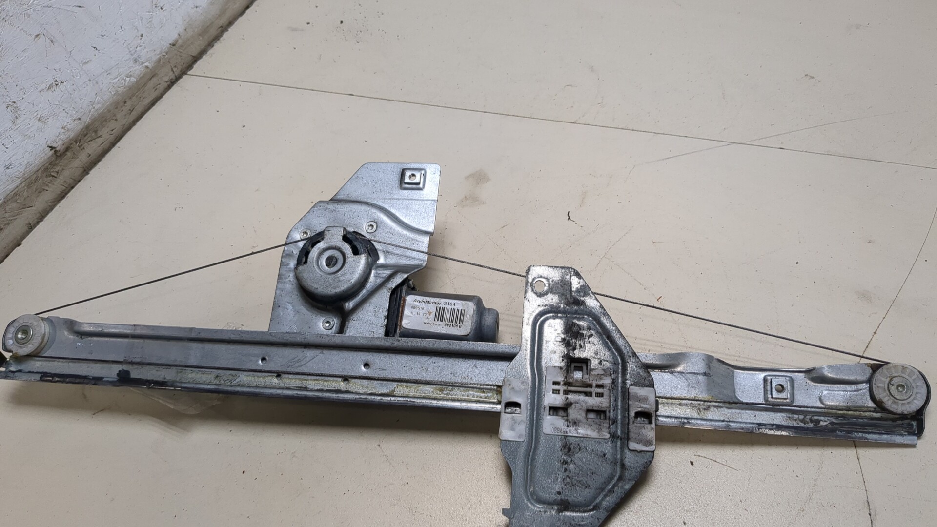 Стеклоподъемник электр. передний правый