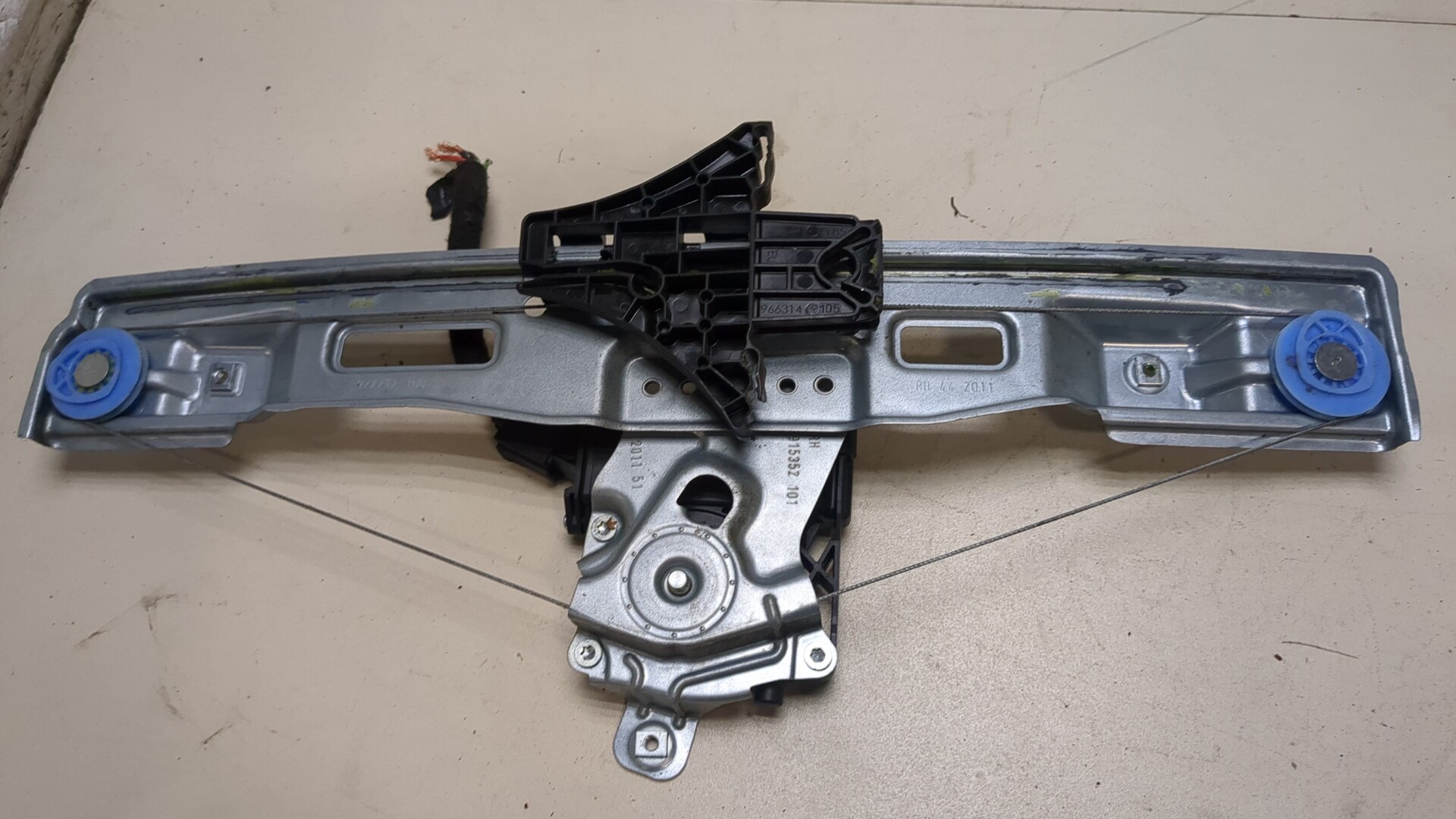 Стеклоподъемник электр. задний правый