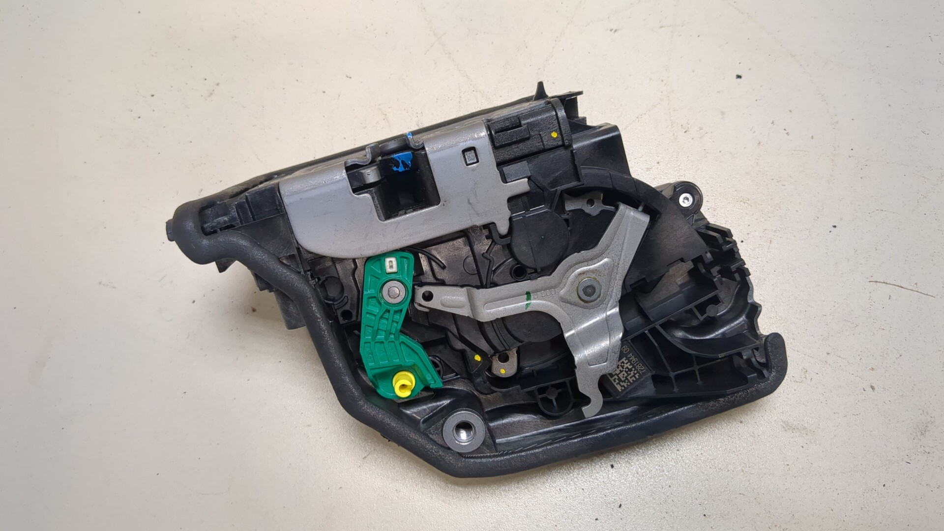 Замок двери задней правой