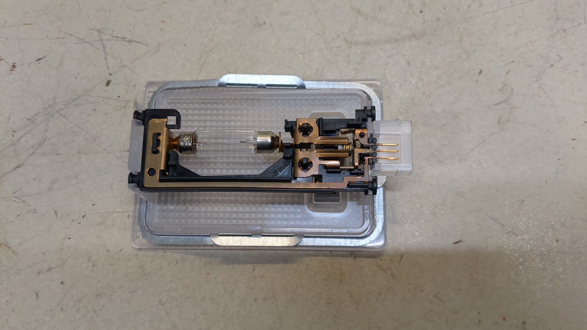 Плафон салонный