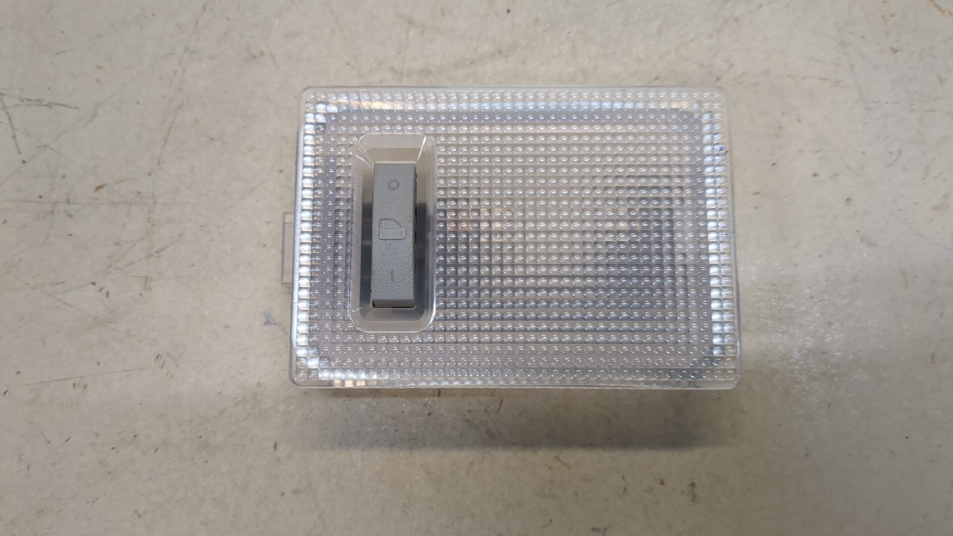 Плафон салонный