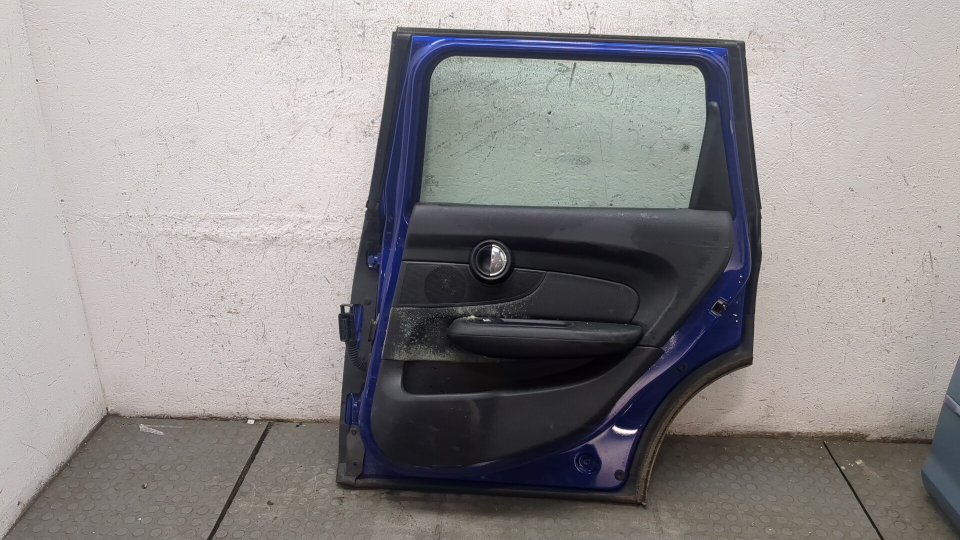 Дверь задняя правая