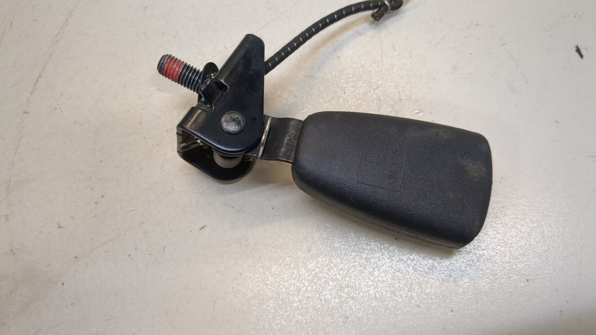 Ответная часть ремня безопасности