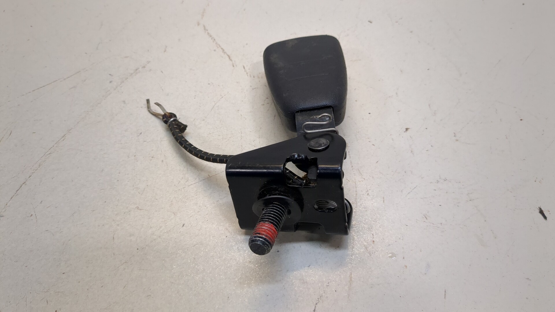 Ответная часть ремня безопасности