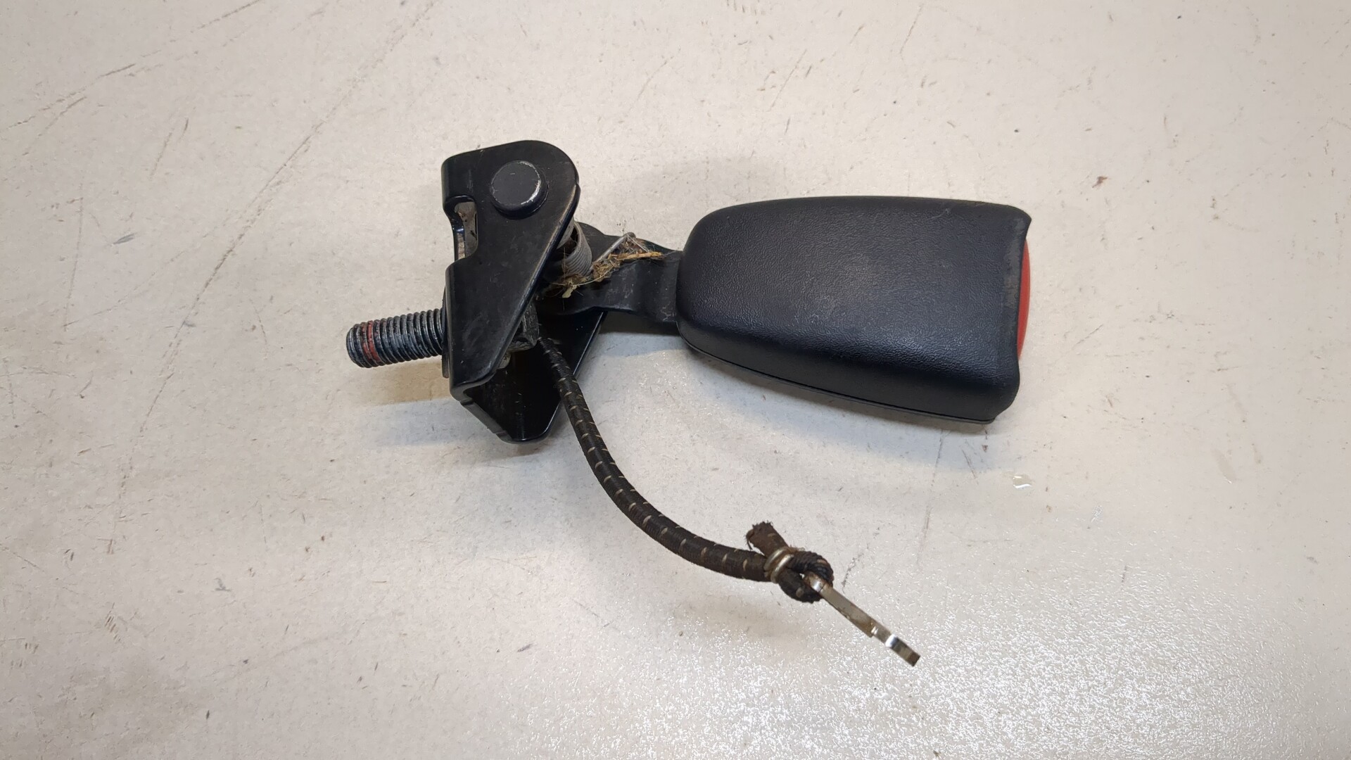 Ответная часть ремня безопасности