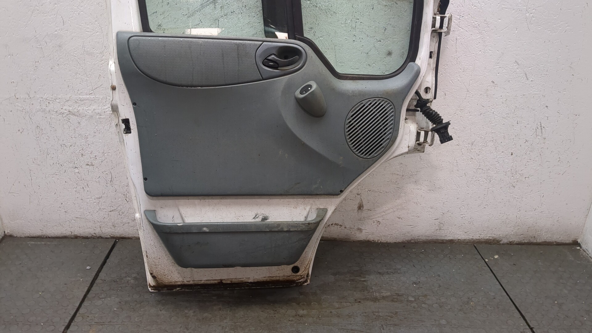 Дверь передняя левая