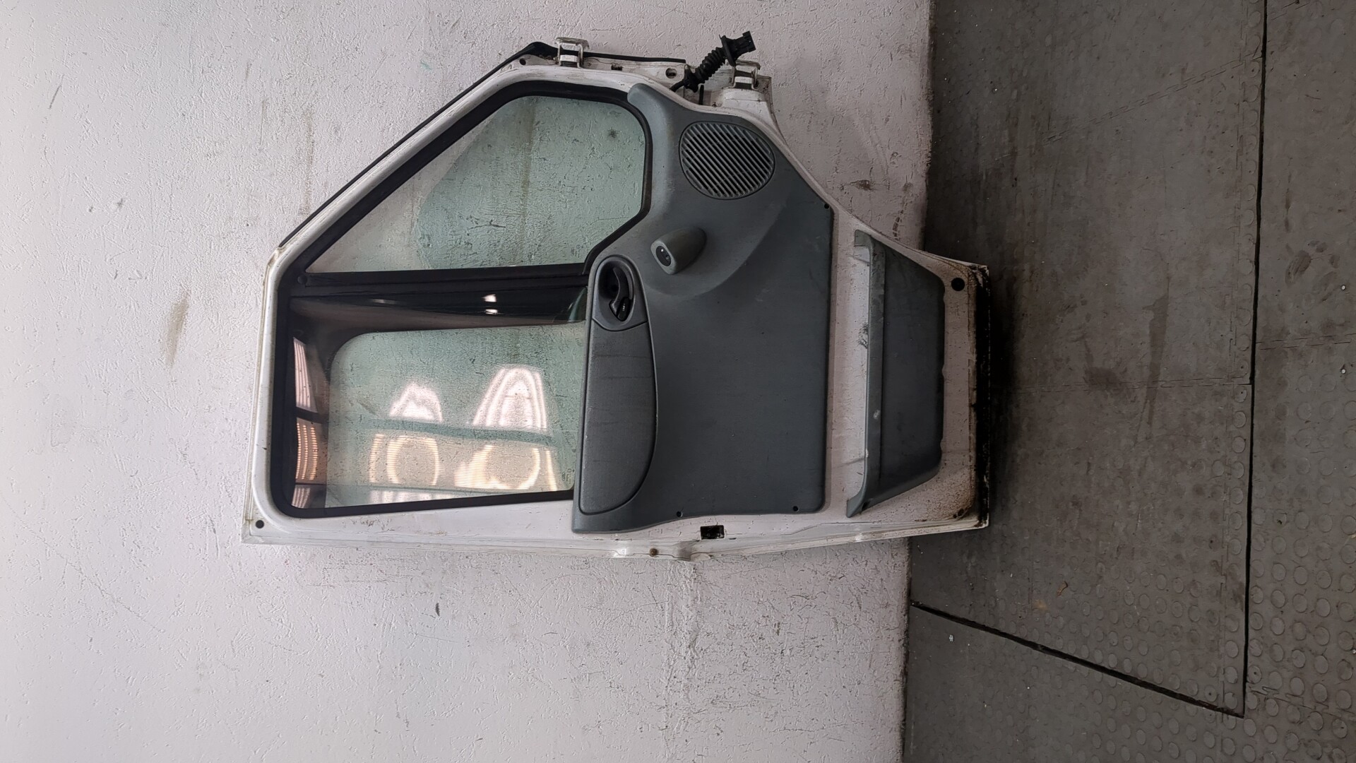 Дверь передняя левая