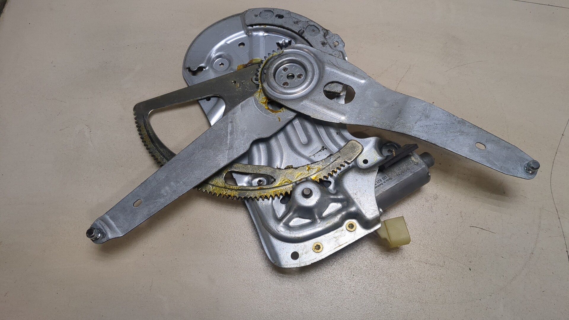 Стеклоподъемник электр. передний левый