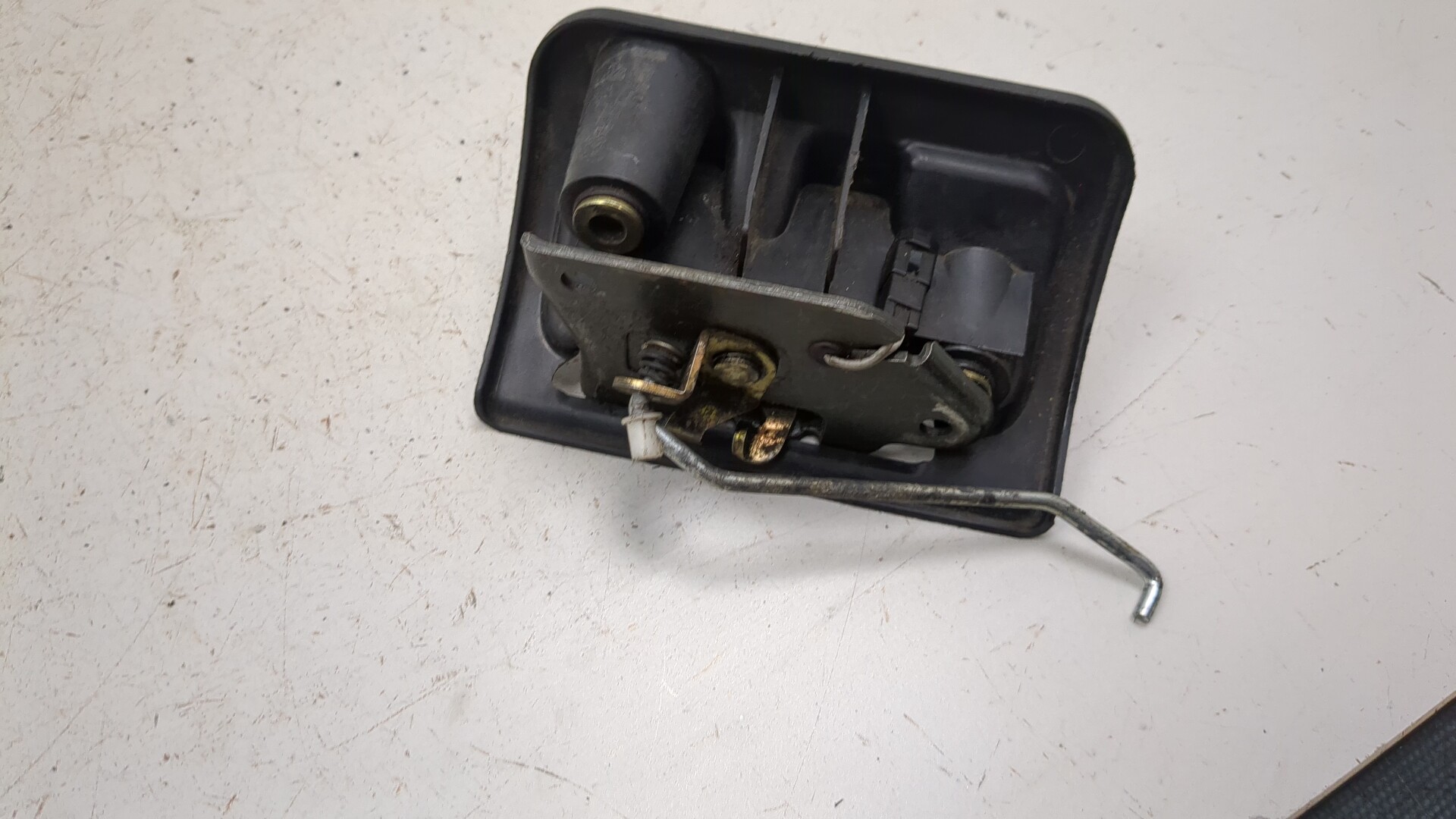 Замок багажника