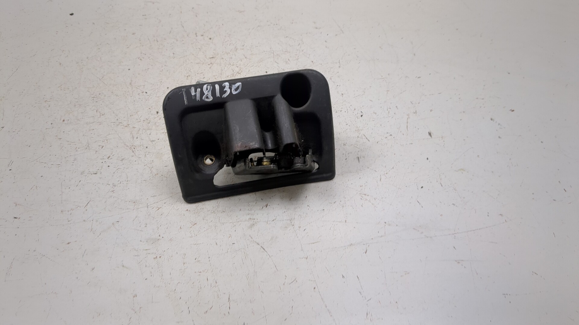 Замок багажника