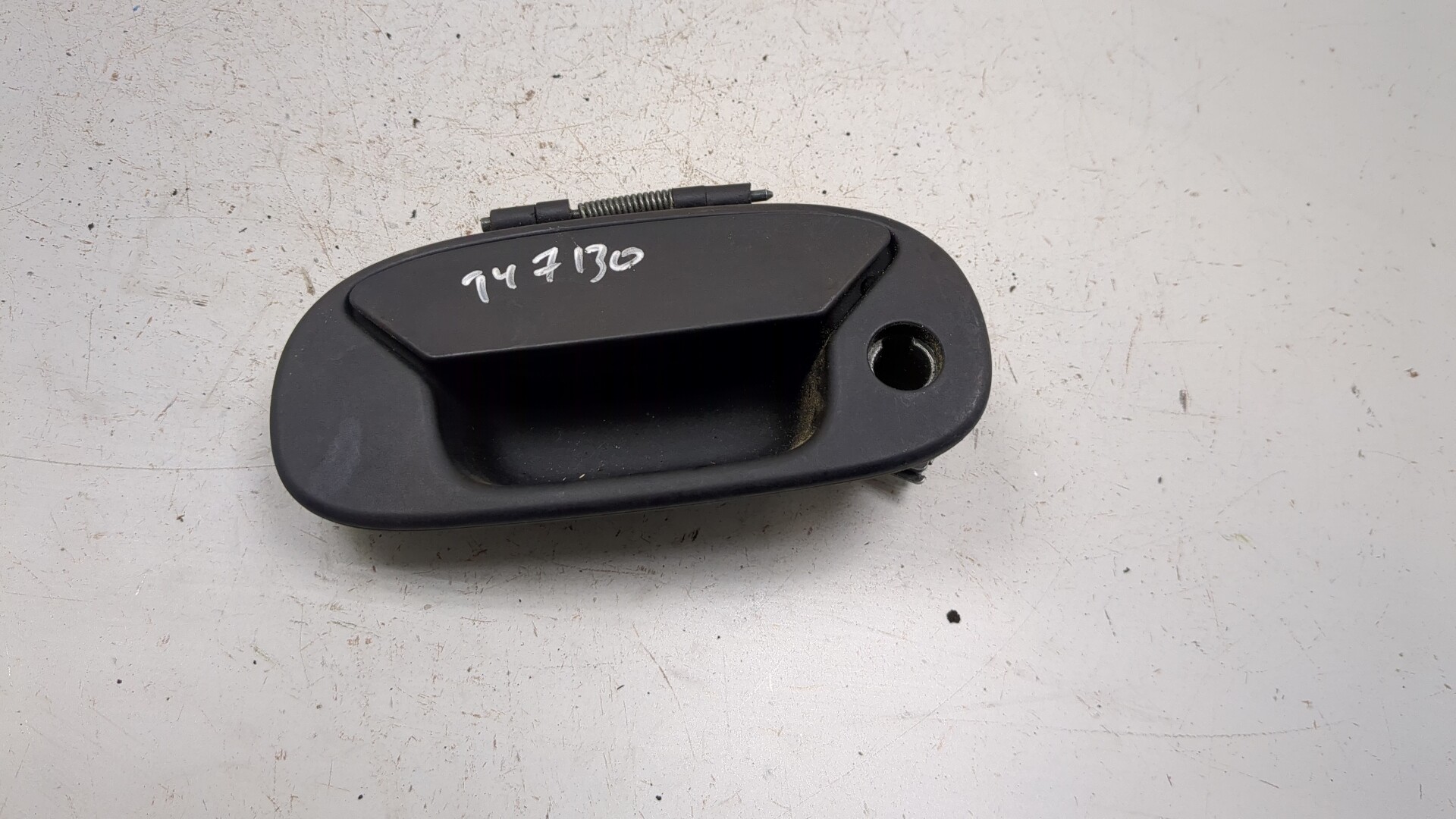 Ручка двери багажника наружная