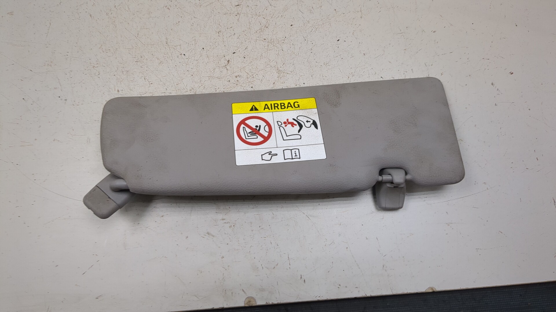 Козырек солнцезащитный