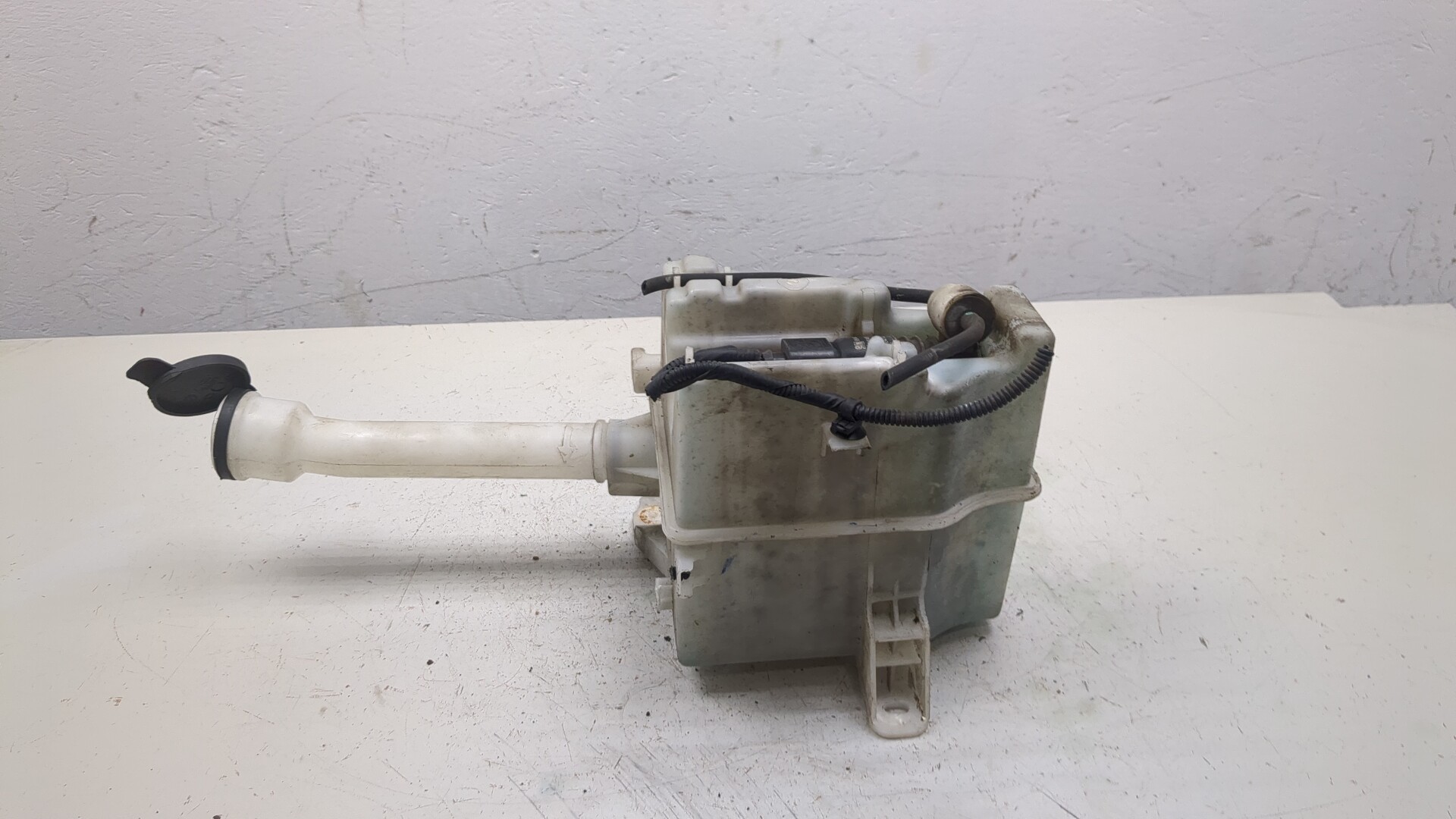 Бачок омывателя лобового стекла