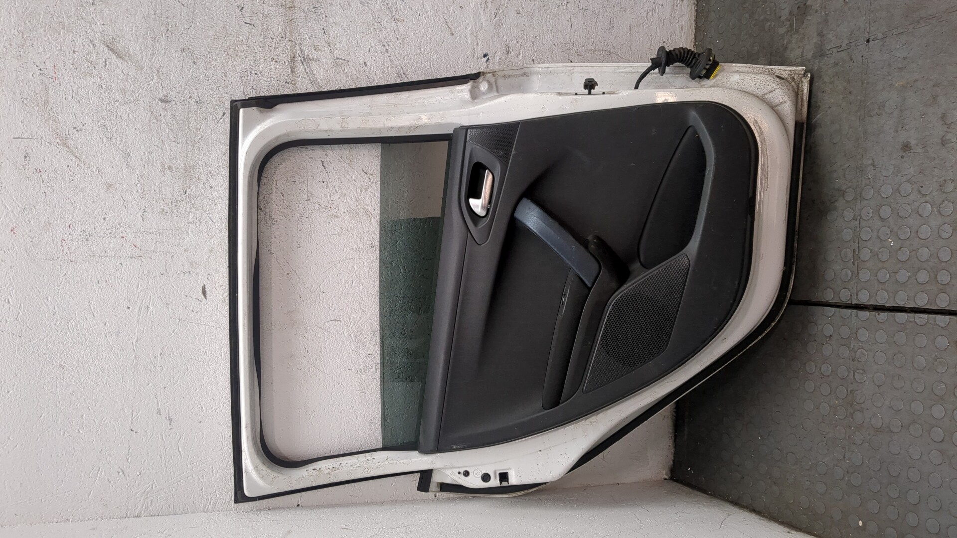 Дверь задняя левая