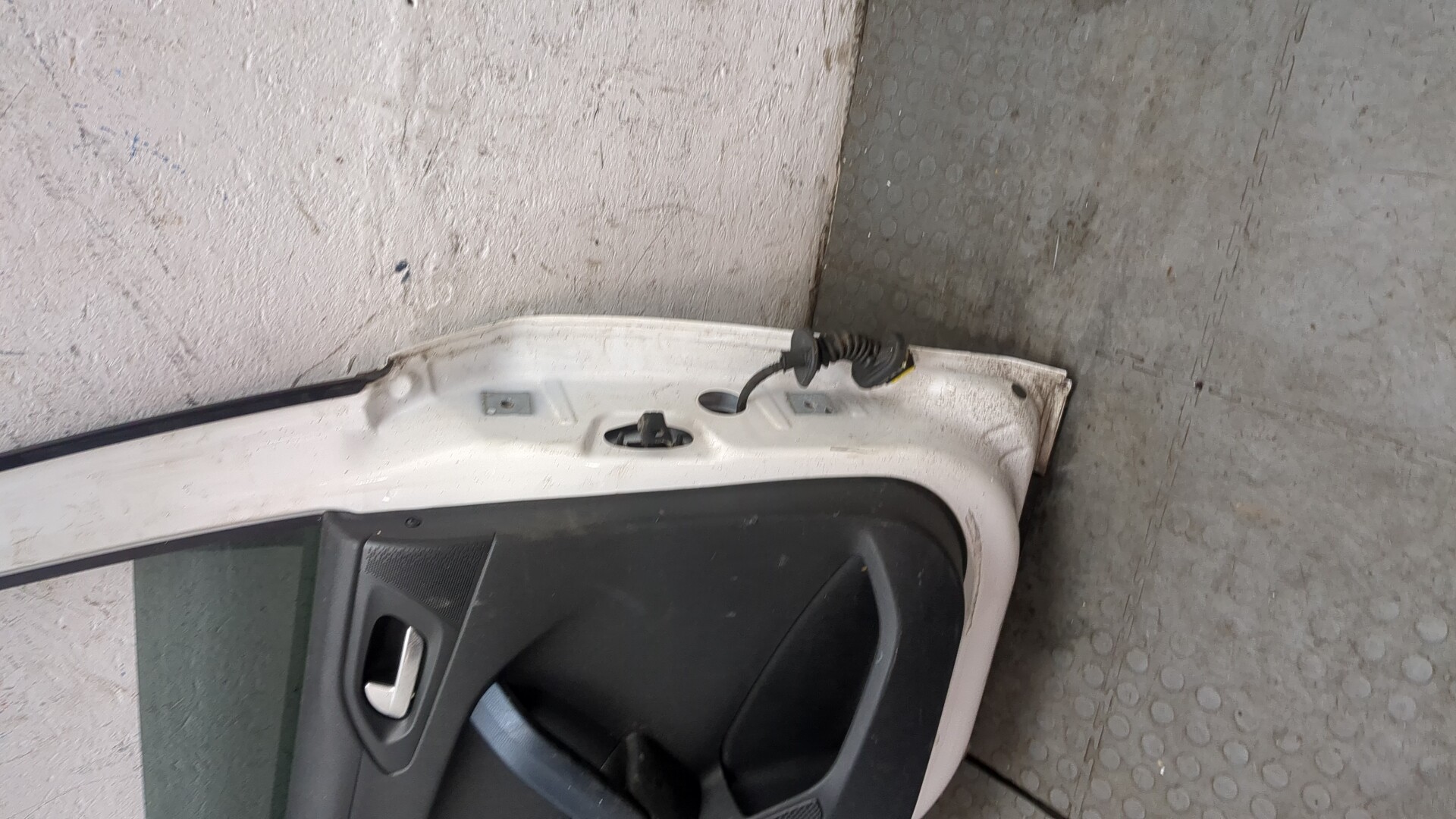 Дверь задняя левая