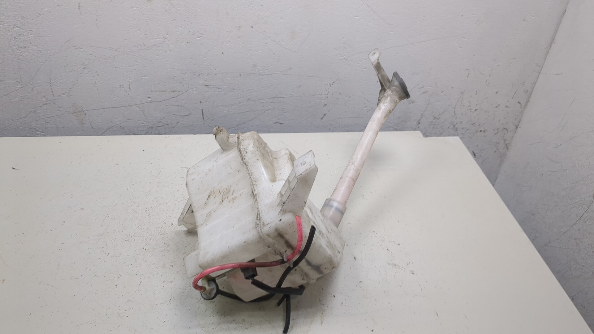 Бачок омывателя лобового стекла