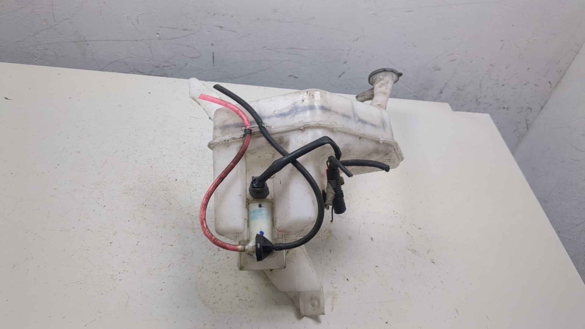 Бачок омывателя лобового стекла