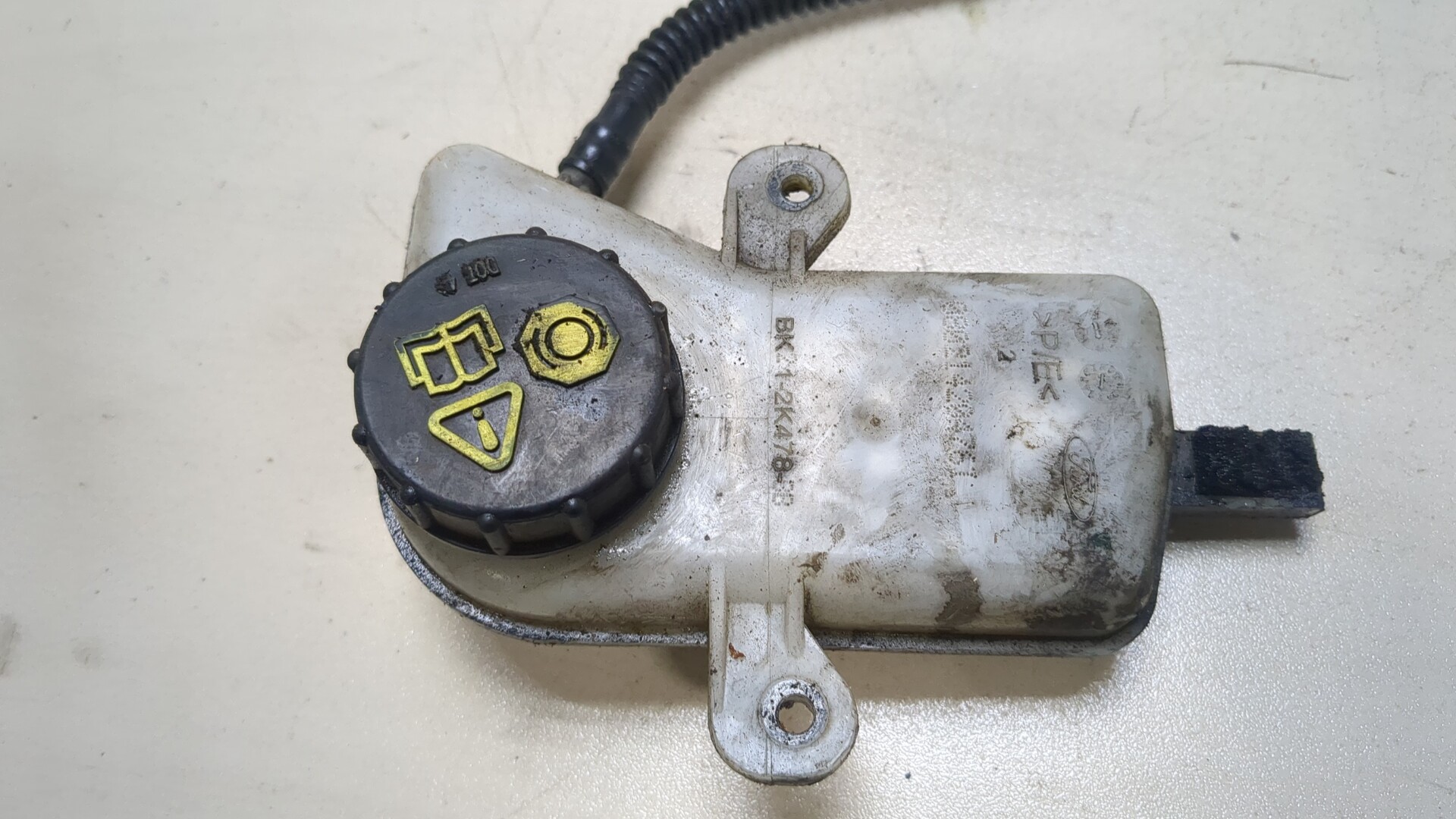 Бачок главного тормозного цилиндра