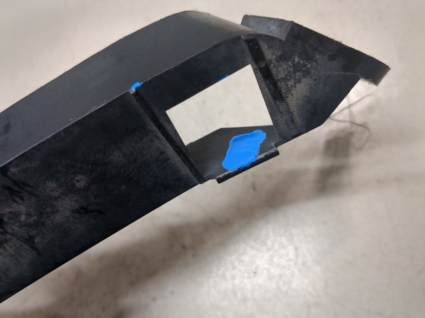 Кронштейн фар правый