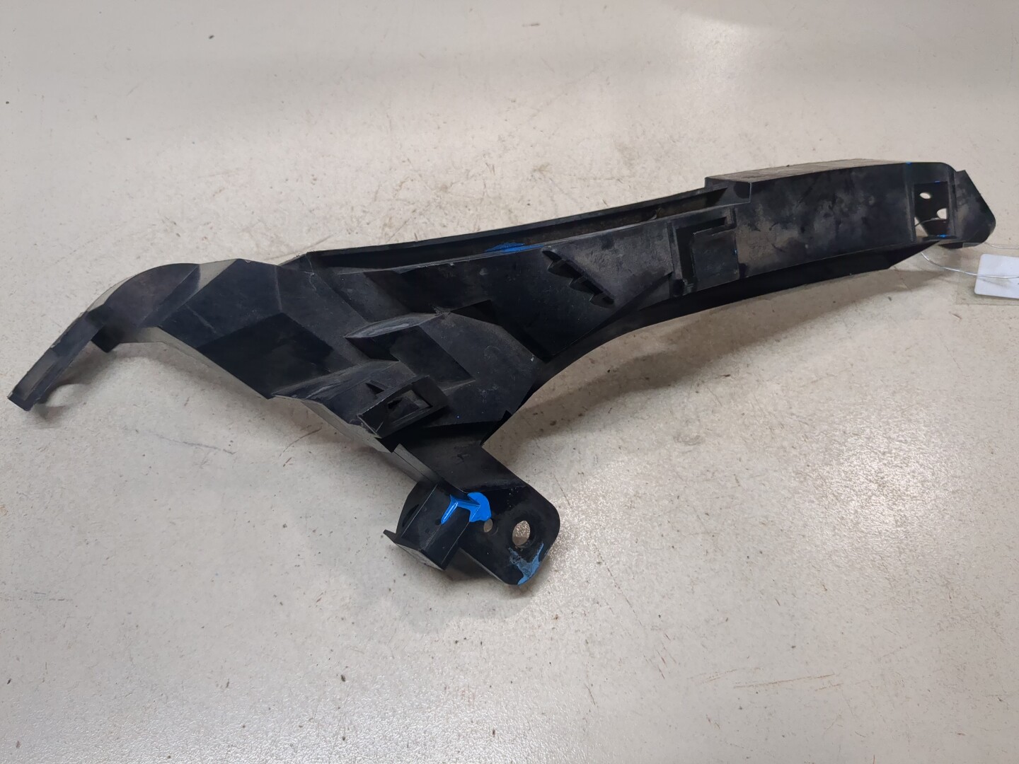 Кронштейн фар правый