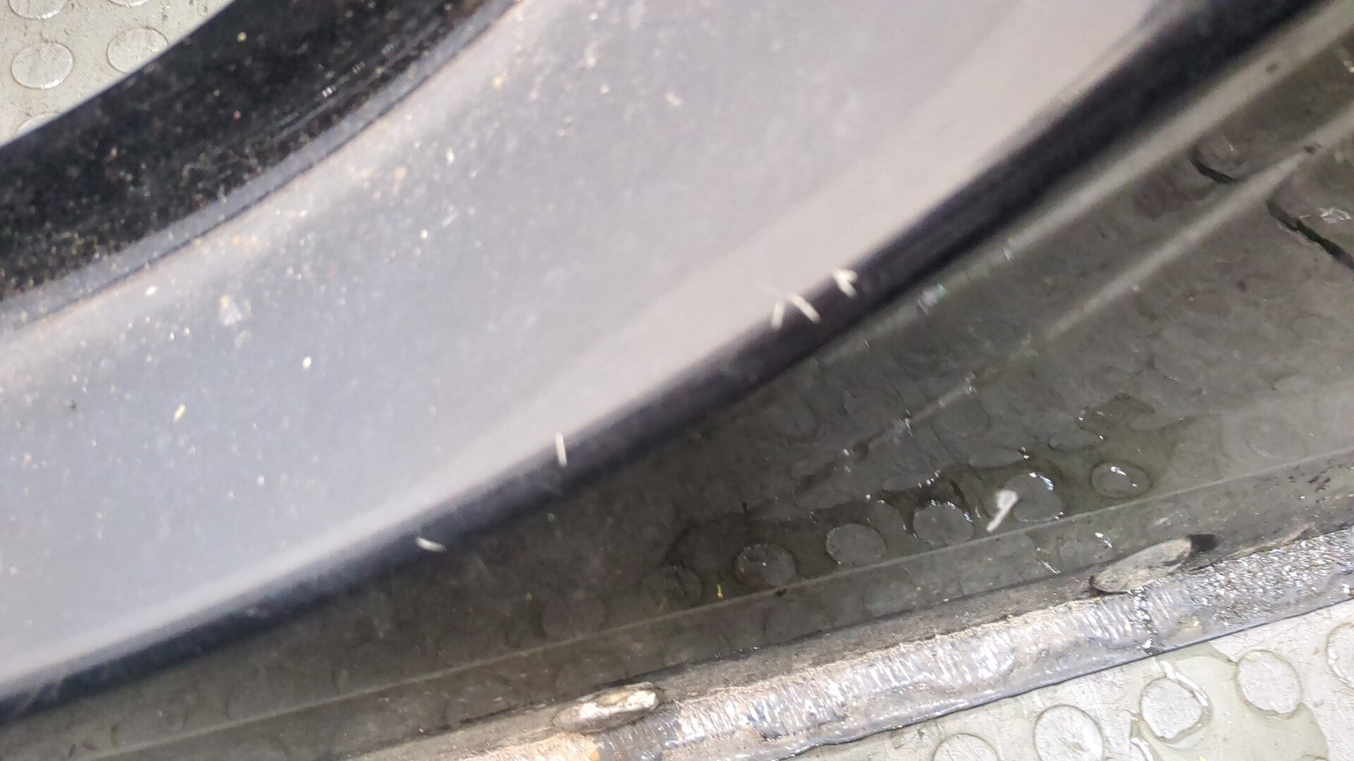 Кузовной элемент