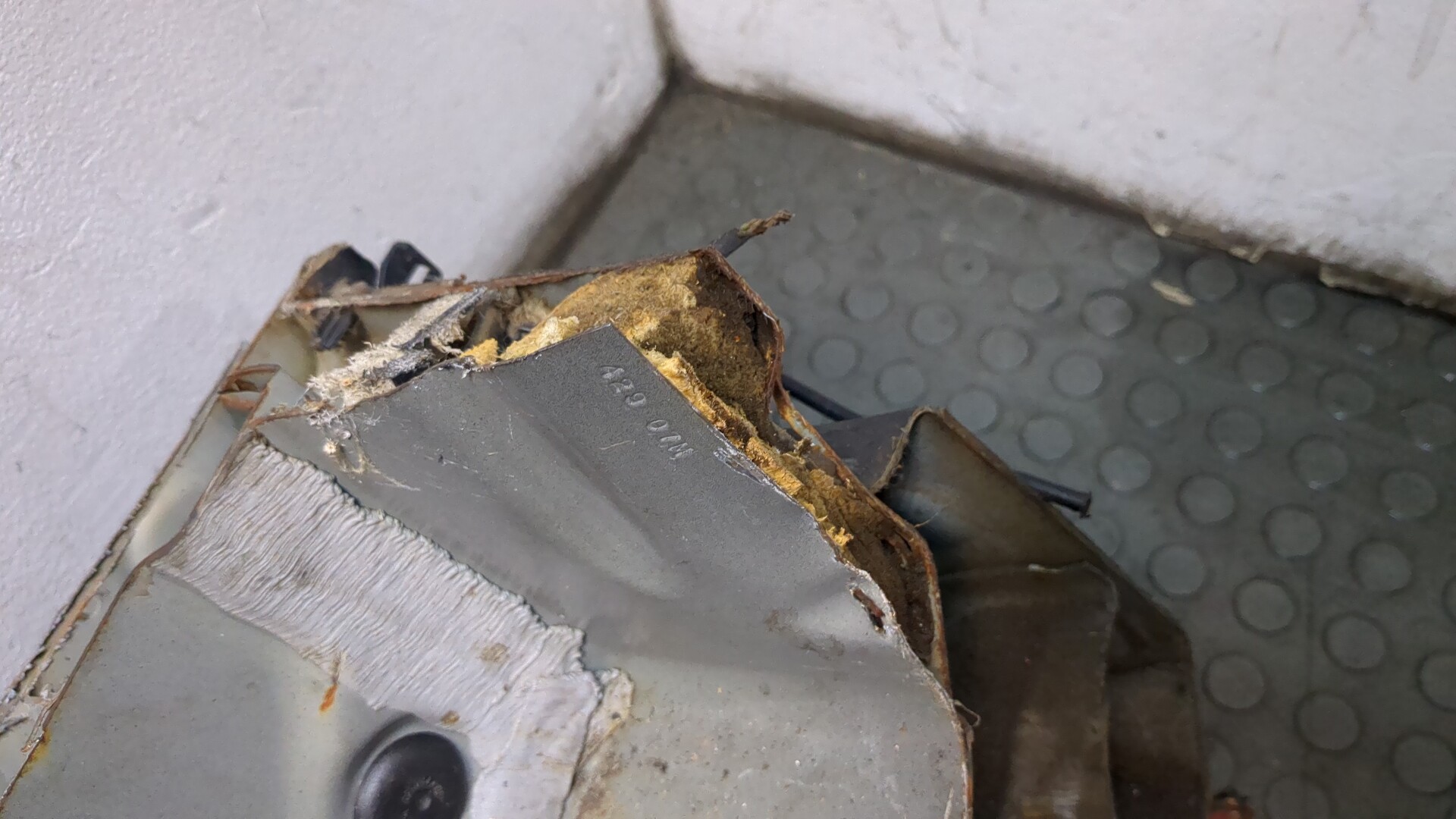 Кузовной элемент