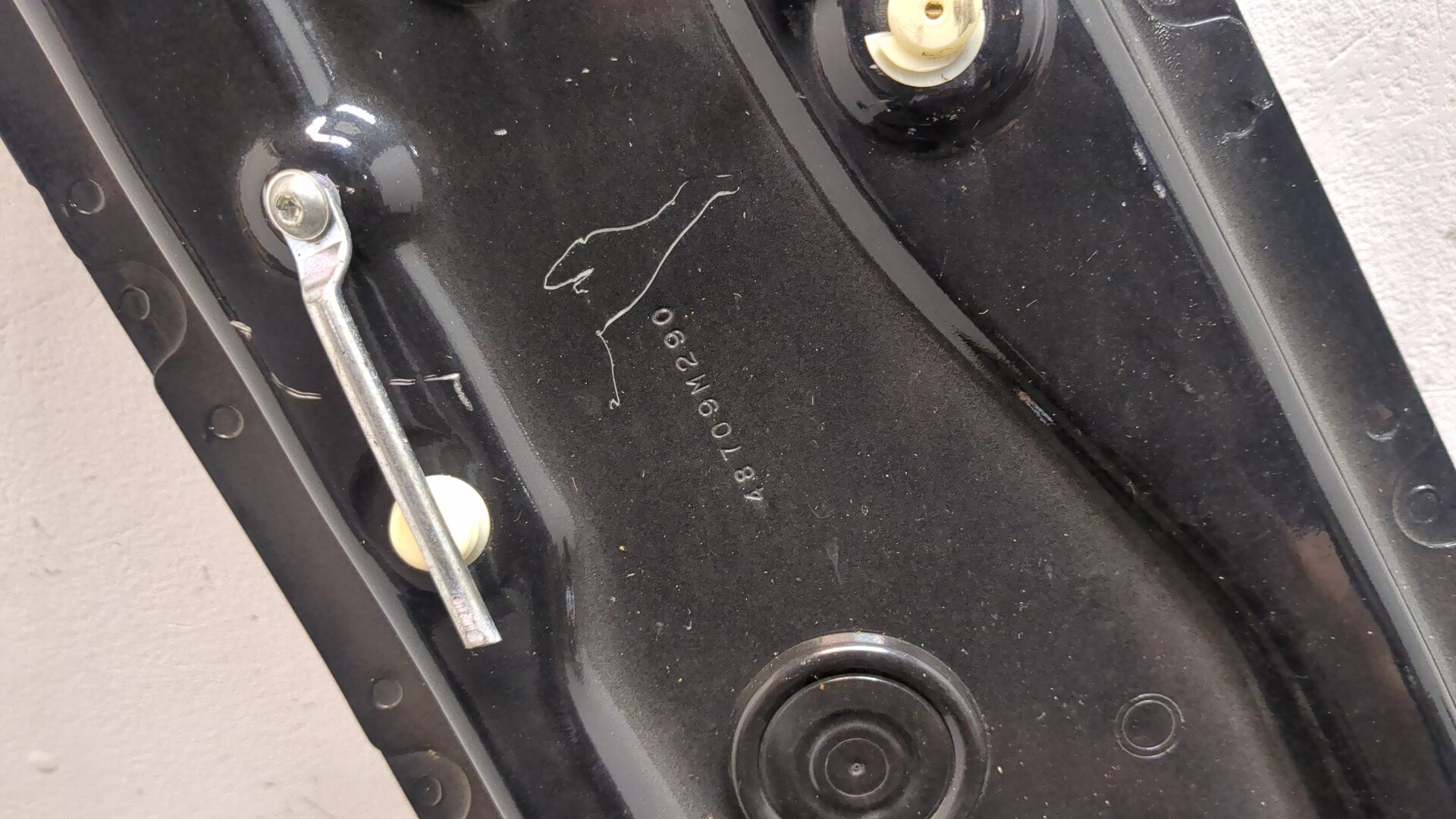 Кузовной элемент