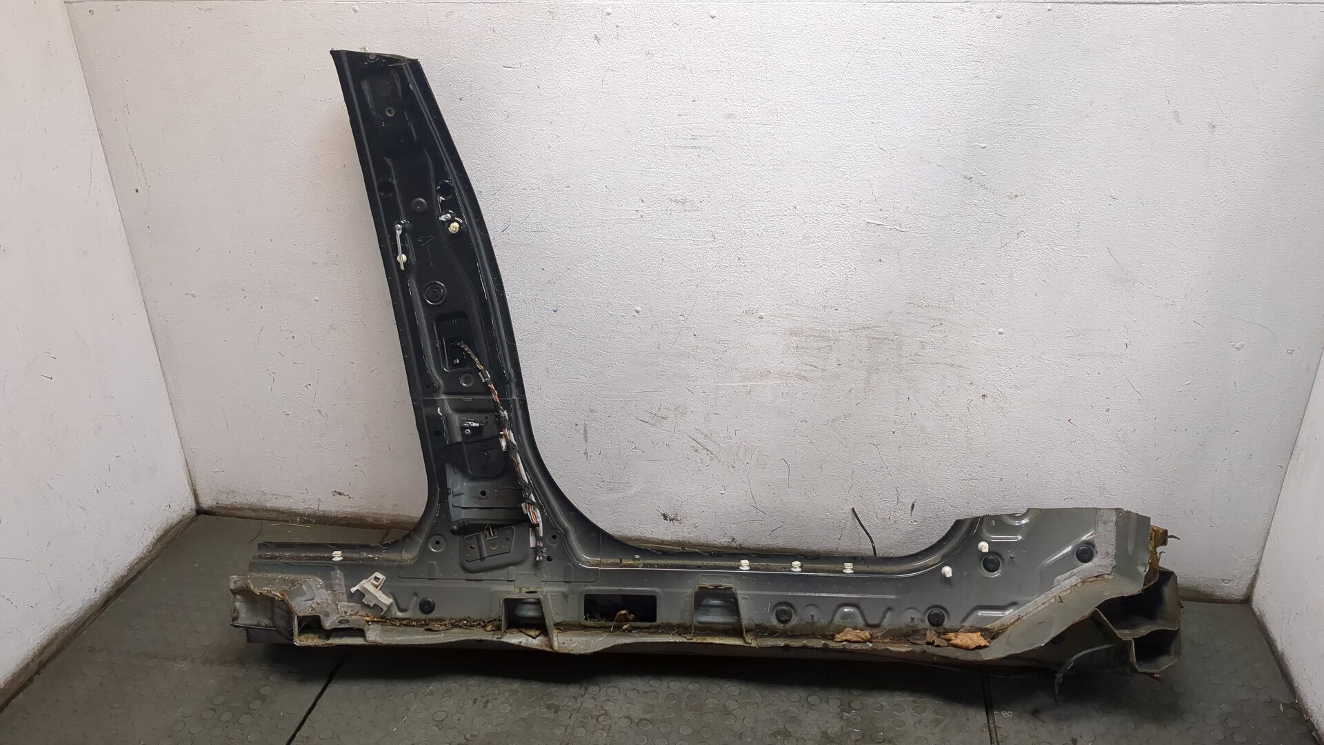 Кузовной элемент