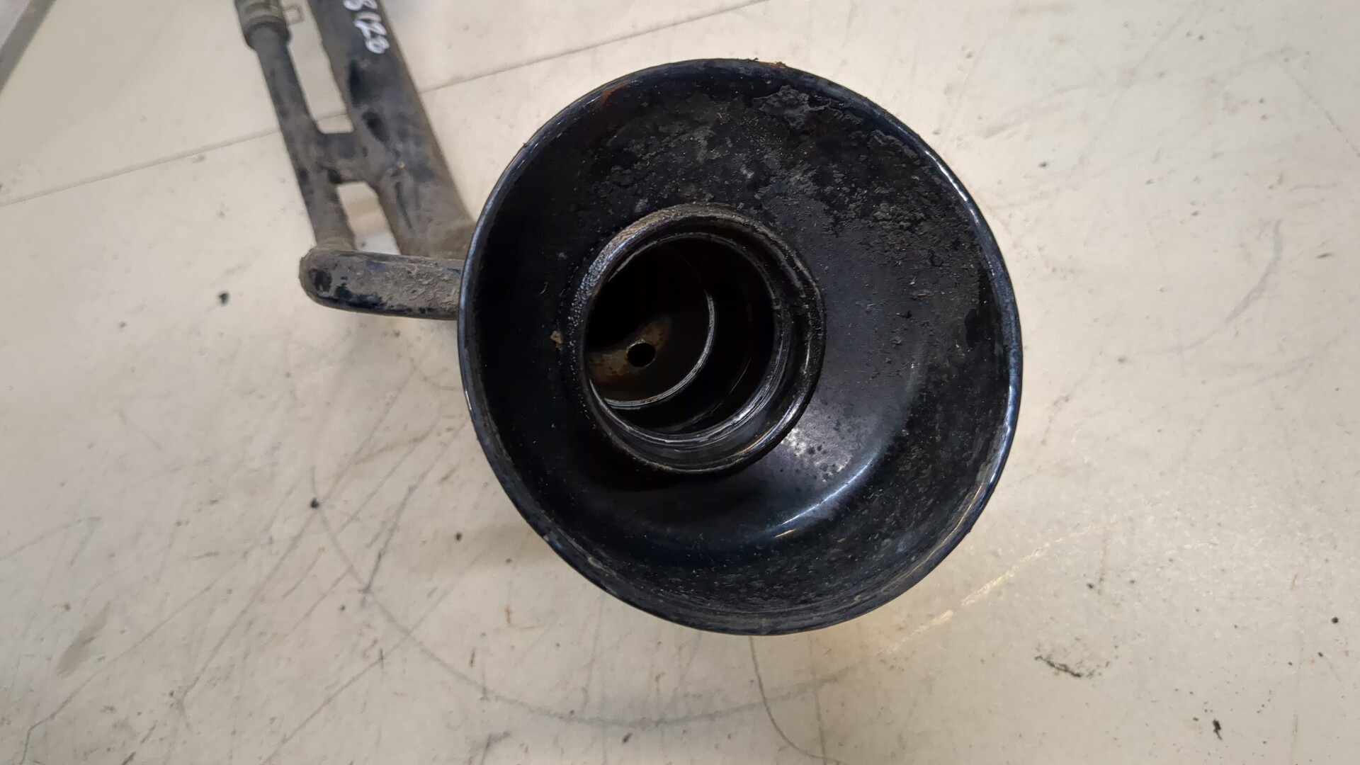 Горловина топливного бака