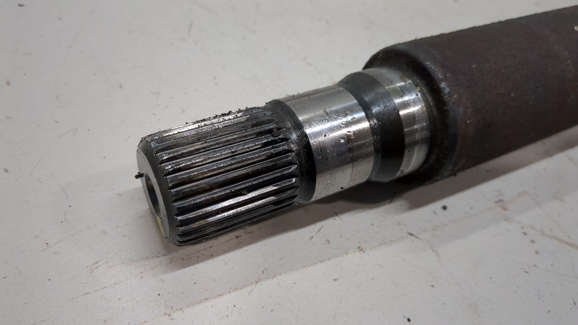 Полуось передняя правая