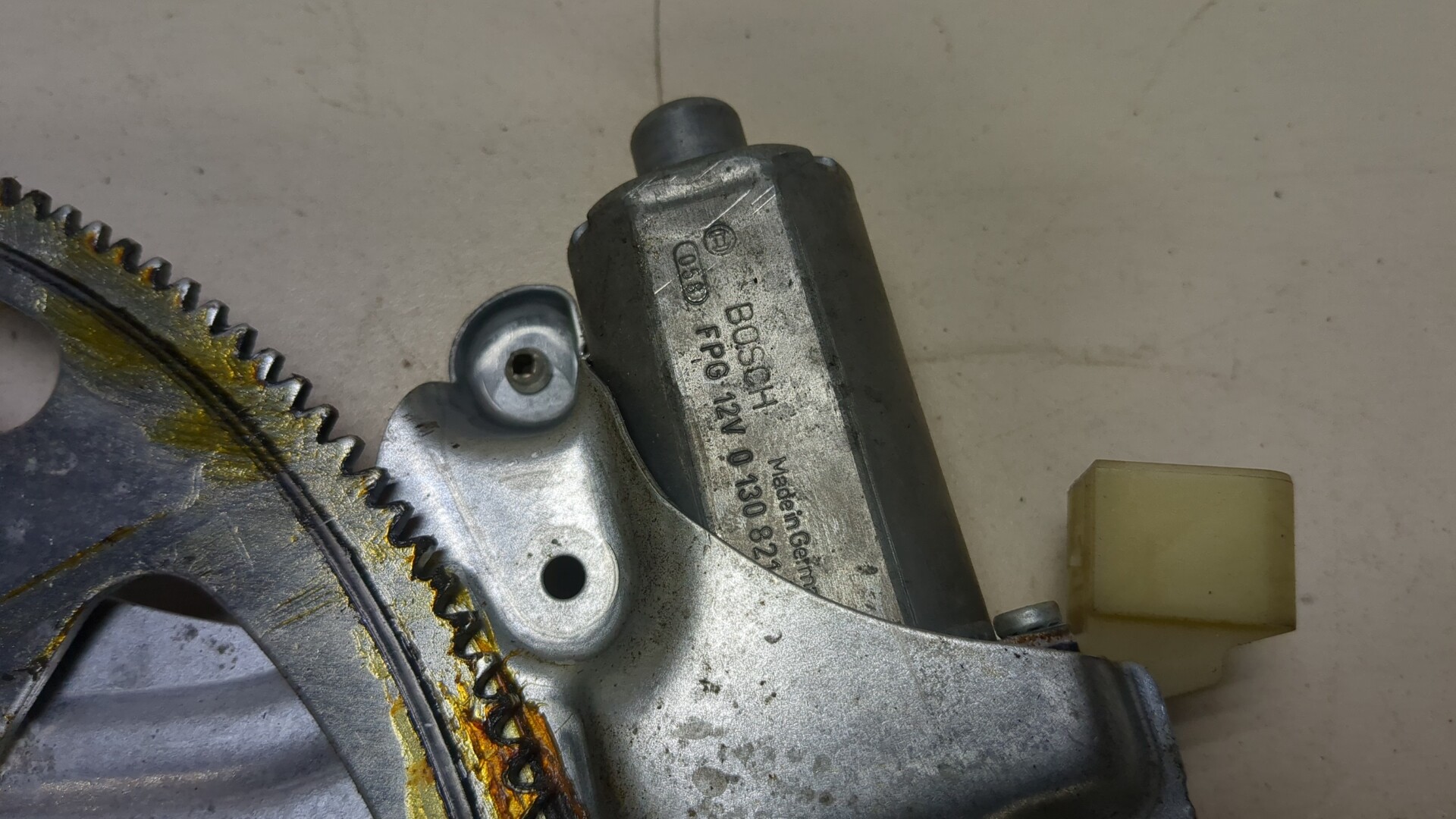 Стеклоподъемник электр. передний левый