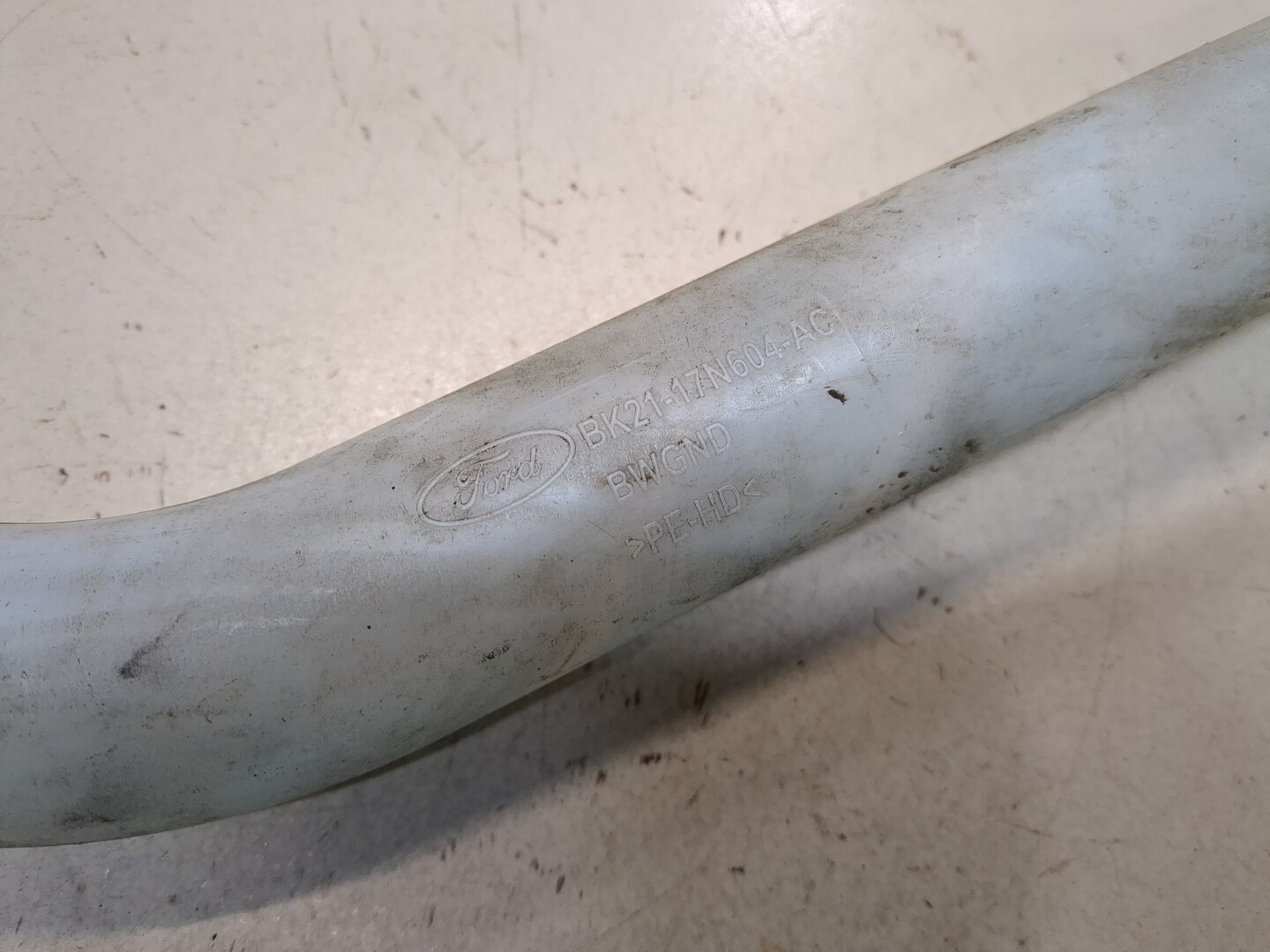 Горловина бачка омывателя