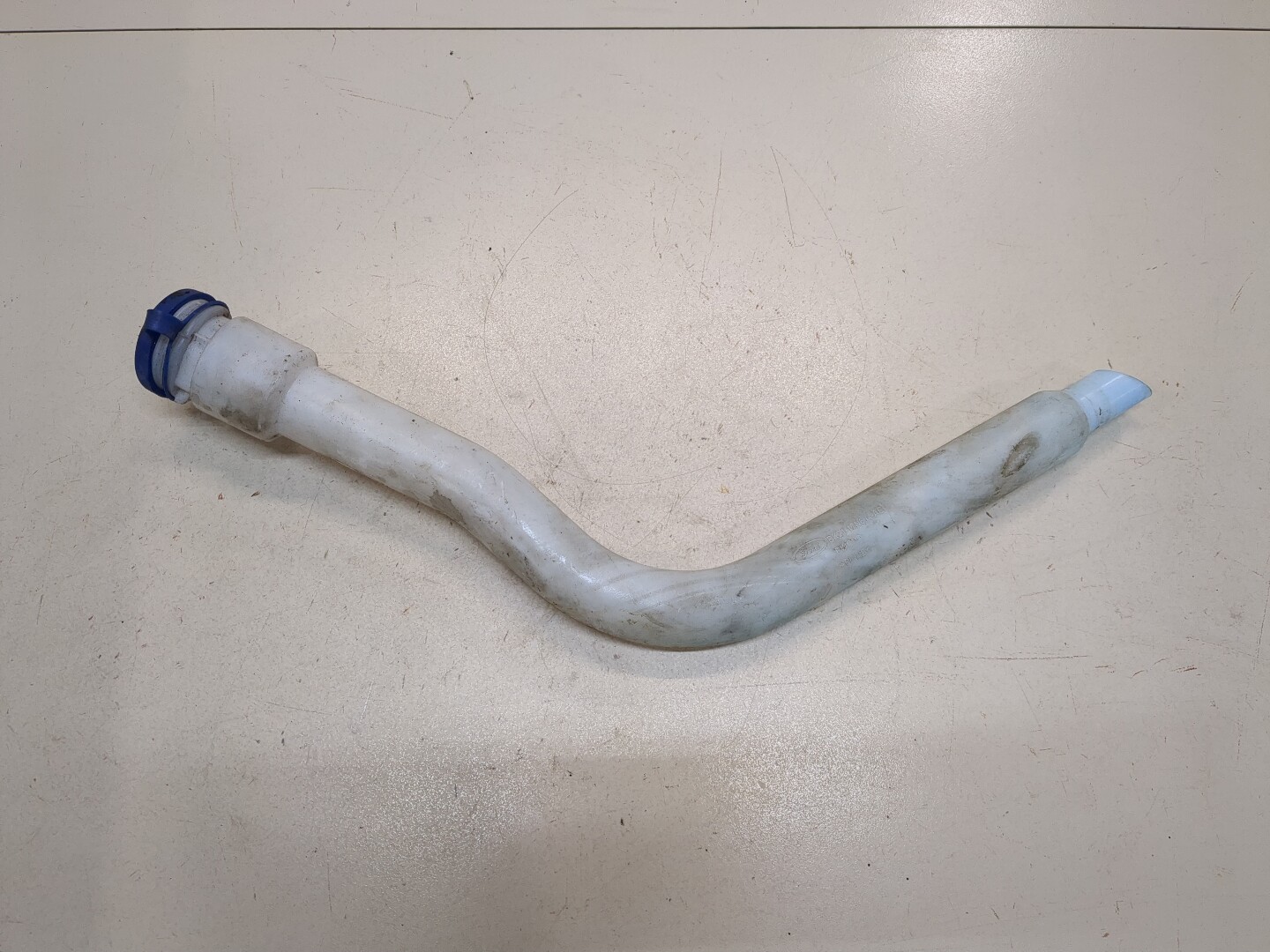 Горловина бачка омывателя