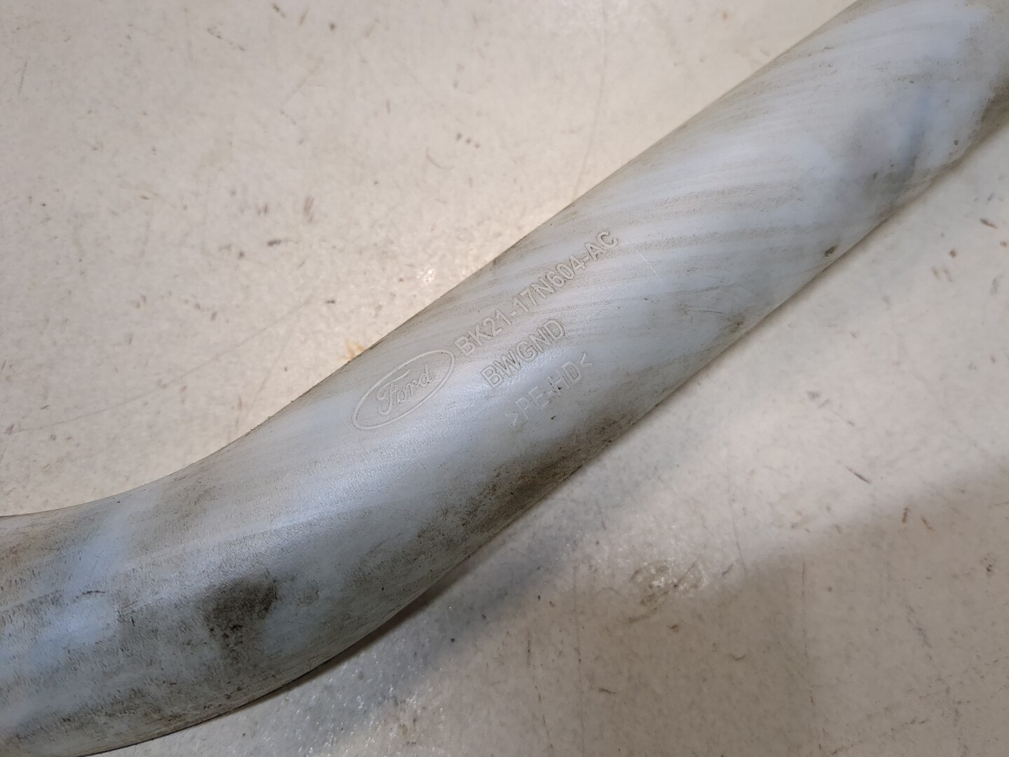 Горловина бачка омывателя