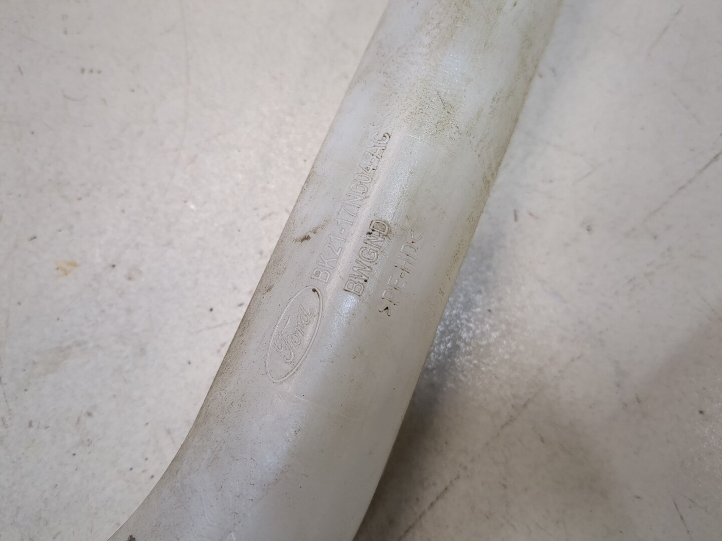 Горловина бачка омывателя