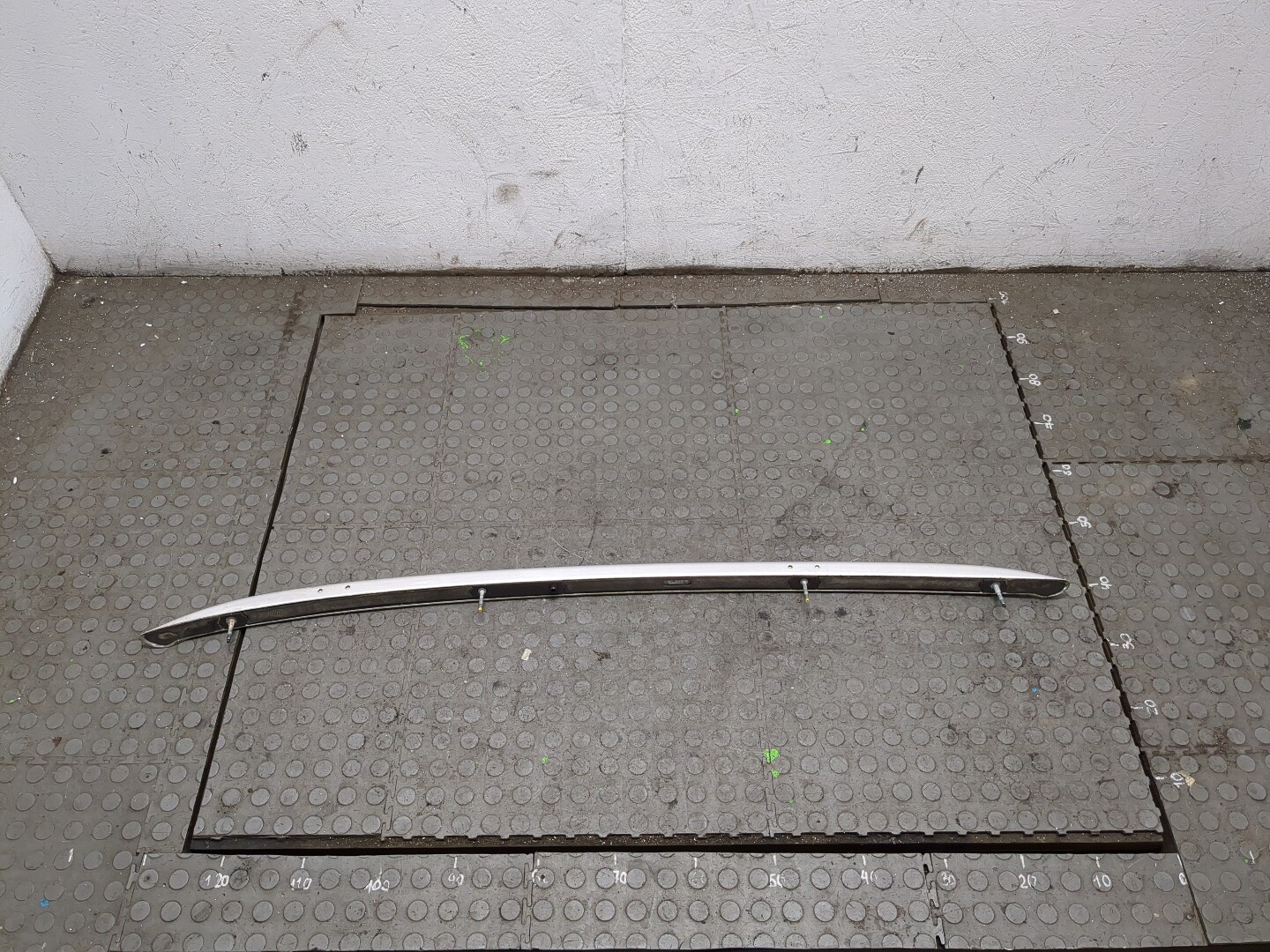 Рейлинг (релинг) правый (планка на крышу)