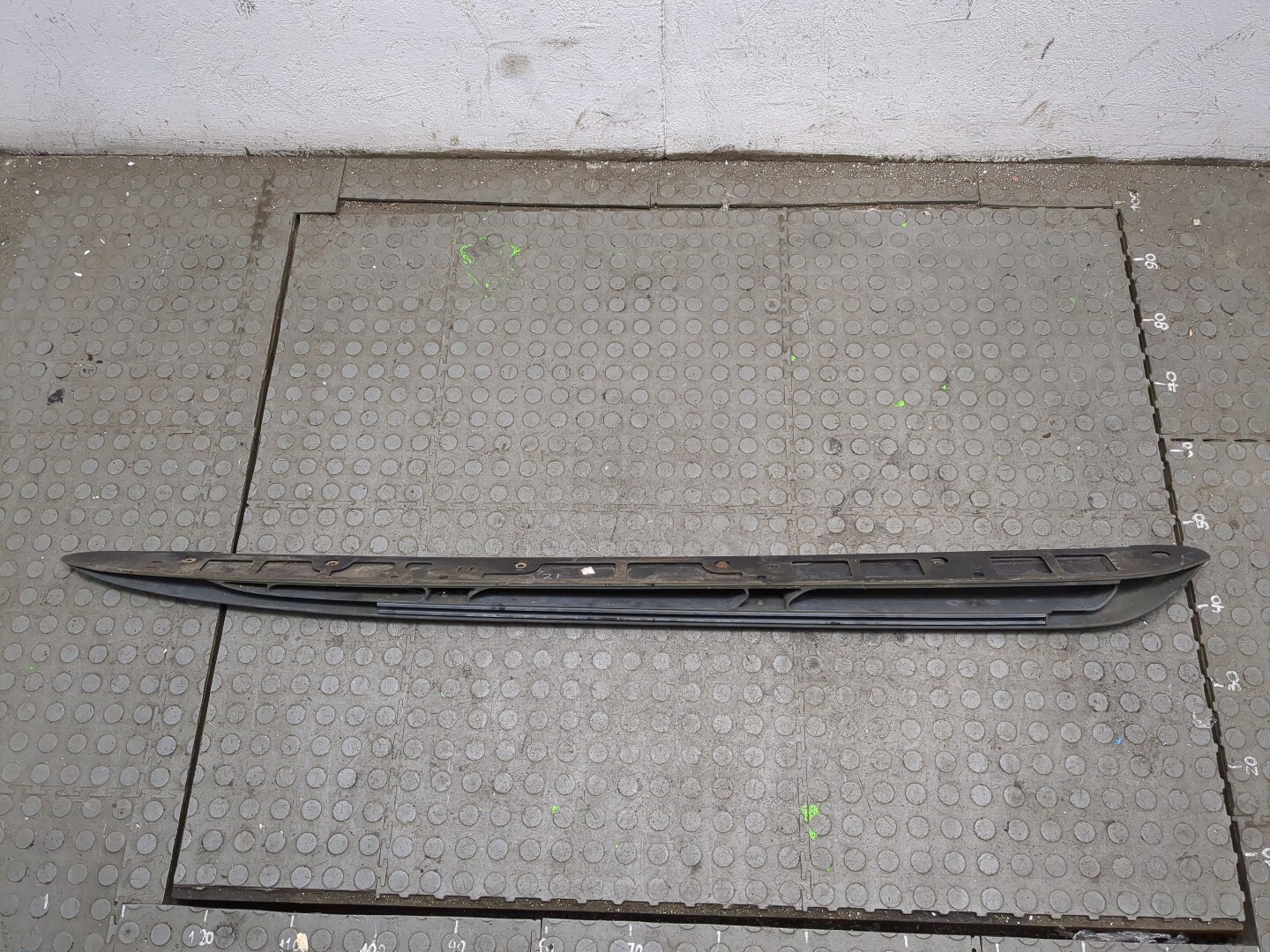 Рейлинг (релинг) левый (планка на крышу)