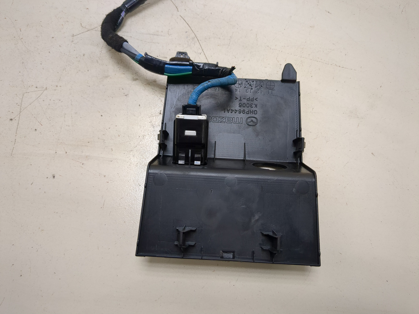 Гнездо AUX / USB IN
