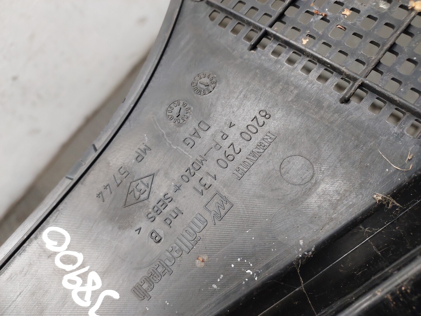 Решетка стеклоочистителей (Жабо)