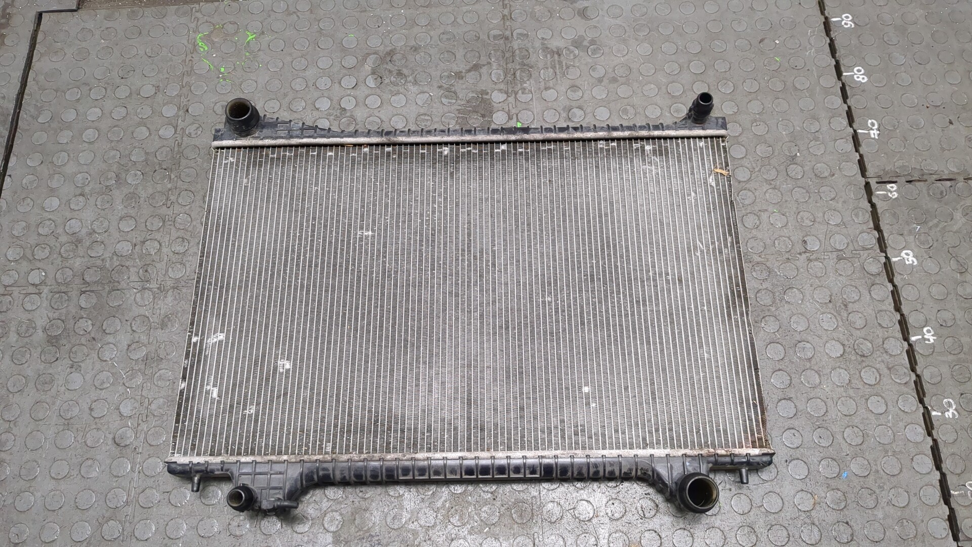 Радиатор охлаждения двигателя основной