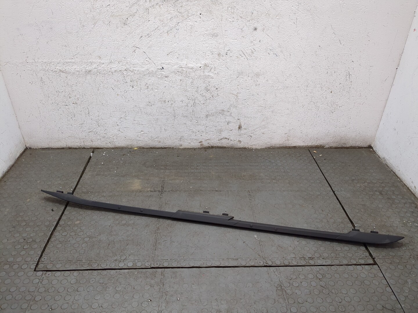 Рейлинг (релинг) левый (планка на крышу)