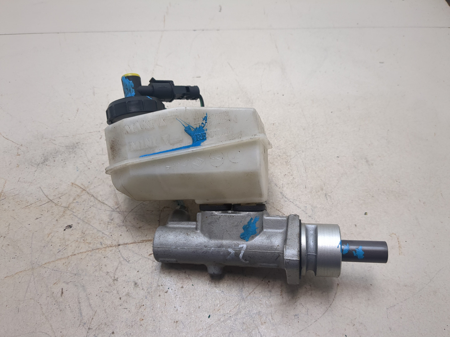 Цилиндр тормозной главный